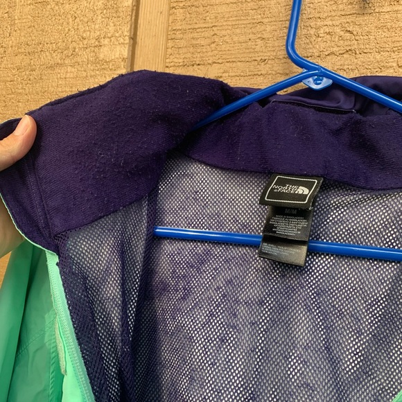 Medium The North Face Rain Coat - Picture 5 of 10